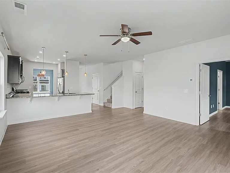 514 Denton Dr — Photo 10