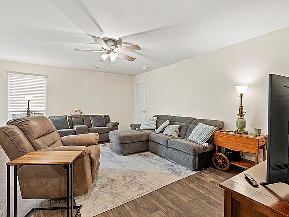 4th image of 105 Southern Magnolia Ln