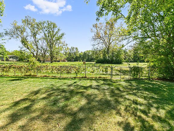 3rd image of 118 Sunshine Ln