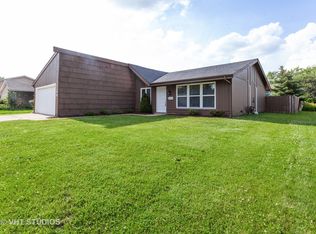 1290 Appletree Ln, Aurora, IL 60506