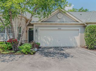 2112 Carillon Dr, Grayslake, IL 60030