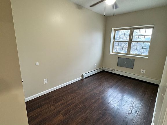 5th image of 9122 175th St Floor 2
