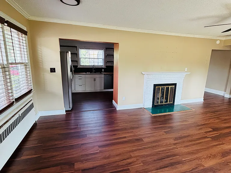 211 Causey Ave — Photo 2