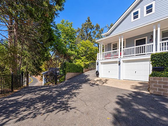 2nd image of 2857 Coloma St
