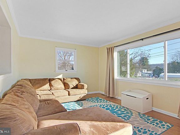 3rd image of 2247 Hartley Ave