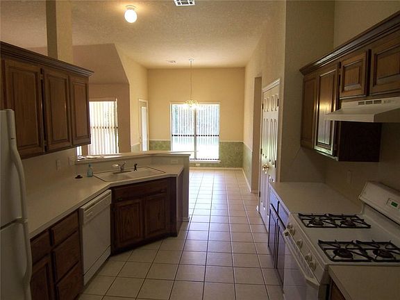 4th image of 2912 Sandstone Dr