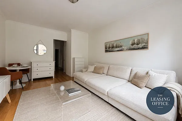 Living room, photo 2
