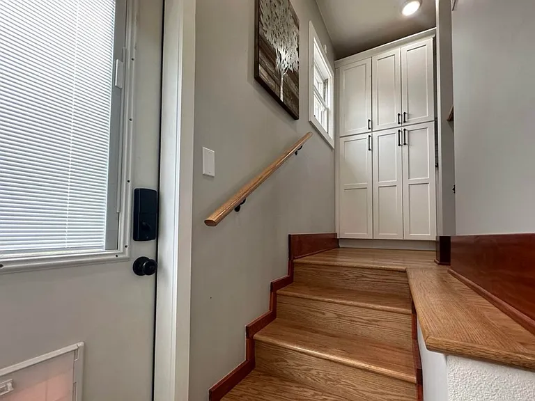 315 W 8th St — Photo 19