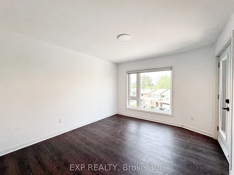 25 Fair Oaks Cres #E — Photo 12