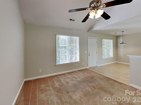 4th image of 128 Julia St