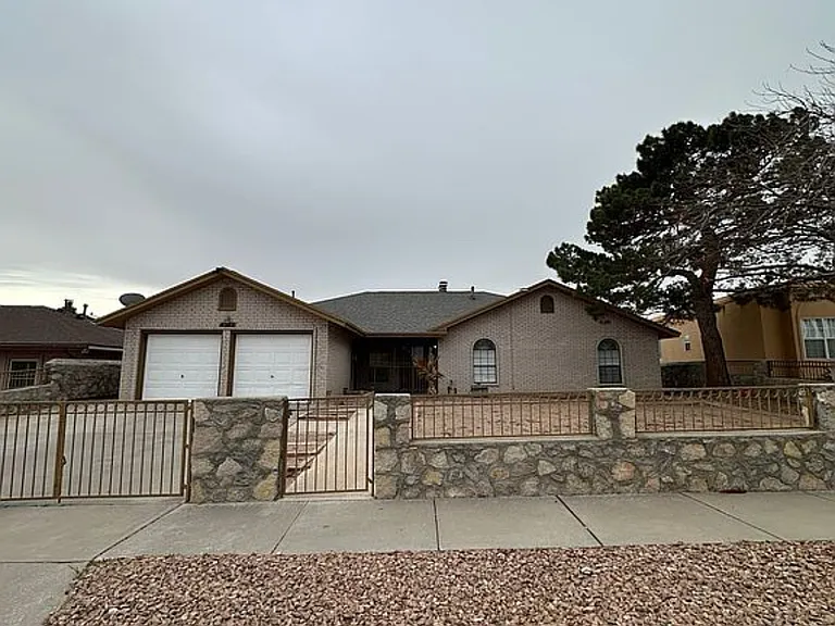 4372 Loma De Oro Dr — Photo 1