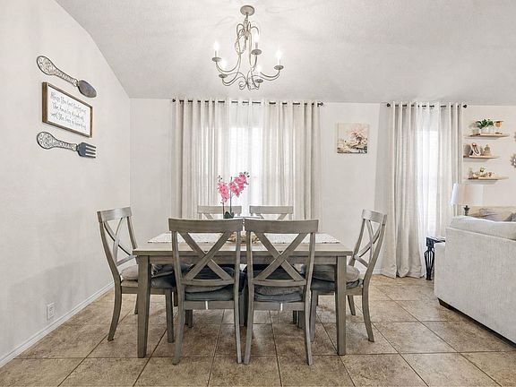 3rd image of 4823 Sable Field Ln