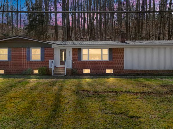 1556 Shawnee Ave E, Big Stone Gap, VA 24219