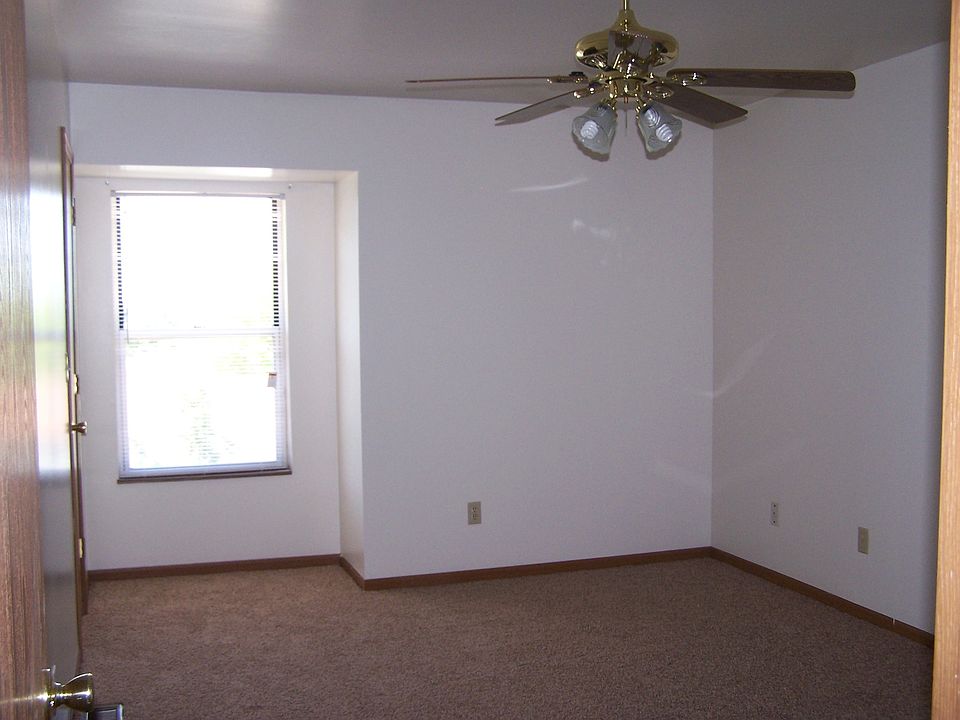 2nd image of 1353 Dartmouth Ct