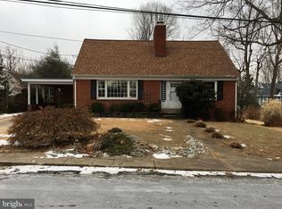 9510 Forest Rd, Bethesda, MD 20814