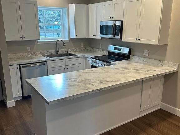 2nd image of 428 Lee Ave #428