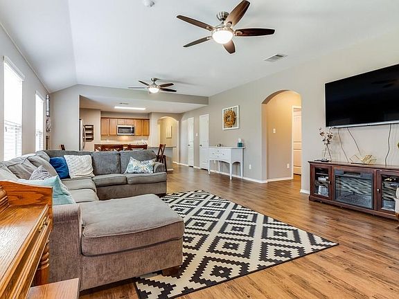 3rd image of 1100 Cedar Hollow Dr