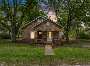 609 W Elm St, West, TX 76691