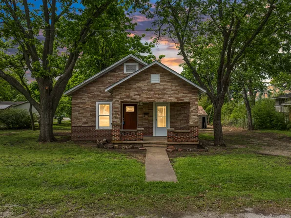 609 W Elm St, West, TX 76691