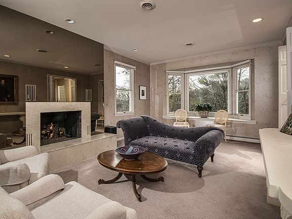 3rd image of 90 Deerfield Ln N