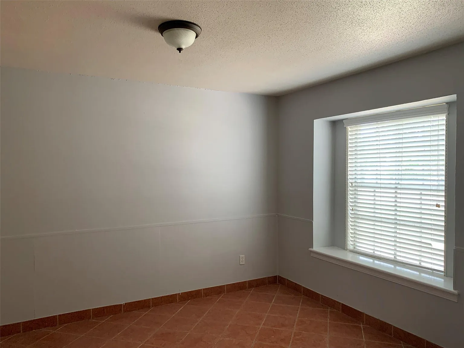 3 bed, 2.0 bath, 1432 sqft, $1,650 — Photo 2