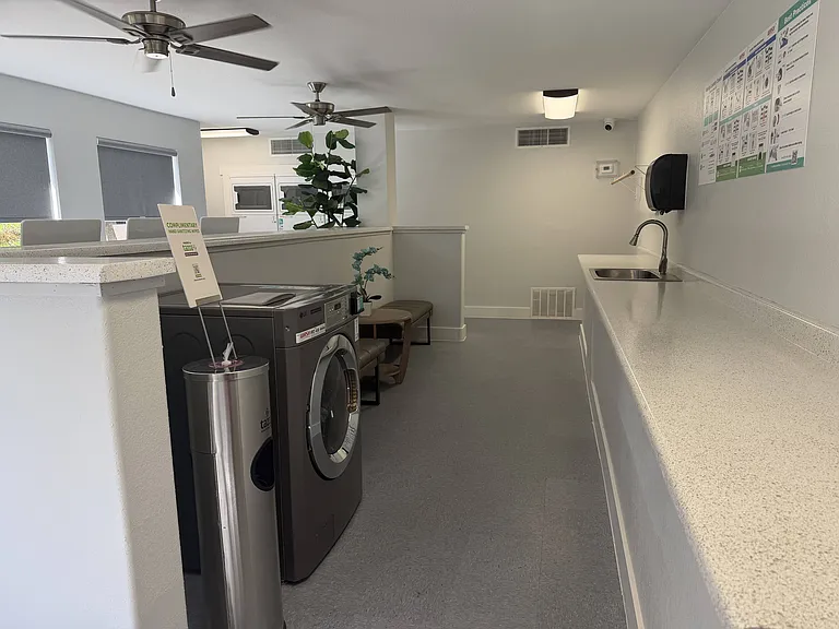 Oakridge Apartments — Photo 15