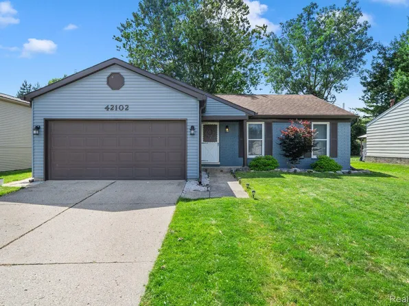 42102 Ridge Rd W, Novi, MI 48375