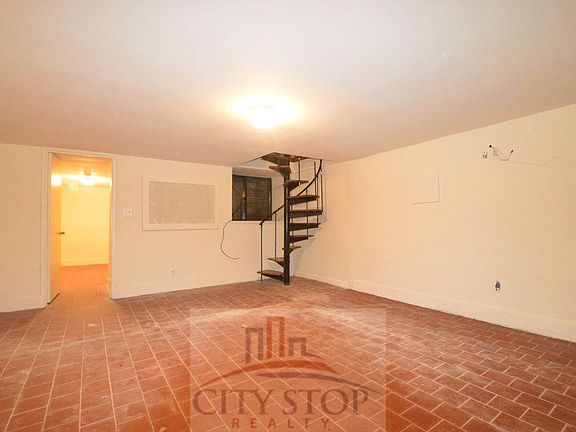5th image of 138 W 81st St APT B