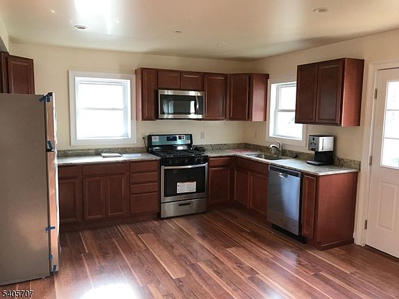 3rd image of 10 Mount Olive Rd