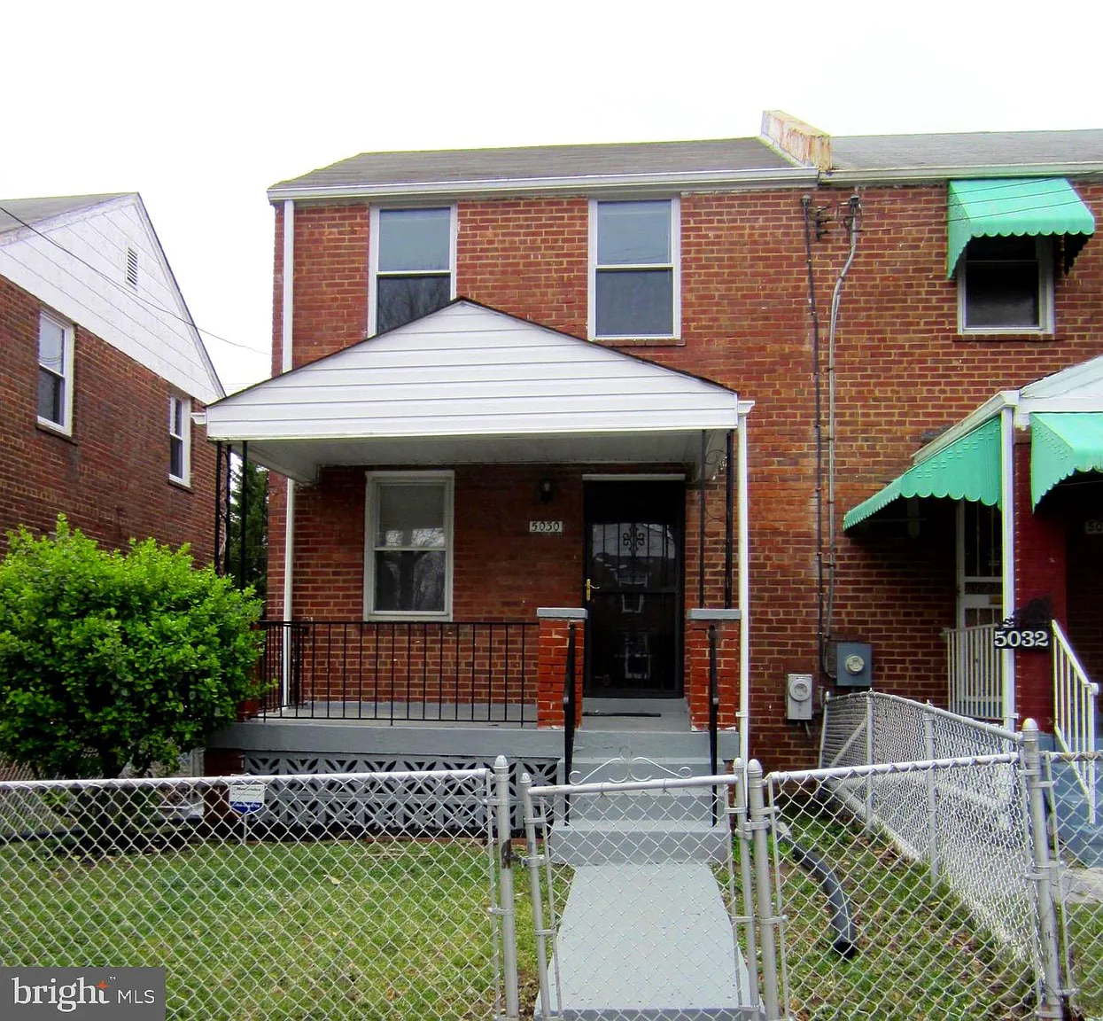 5030 6th Pl NE photo 1