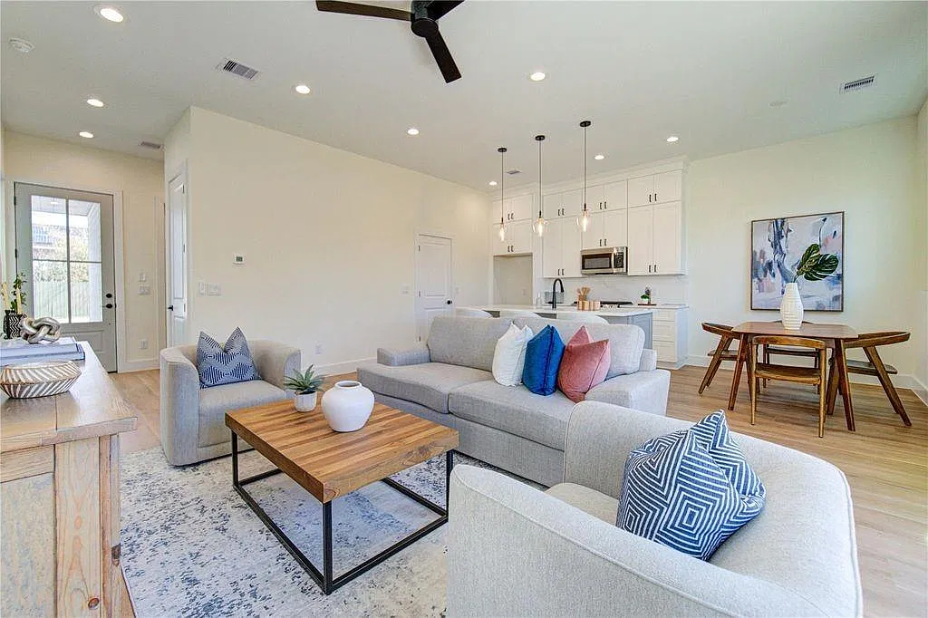 3 bed, 2.5 bath, 1820 sqft, $2,500 — Photo 2