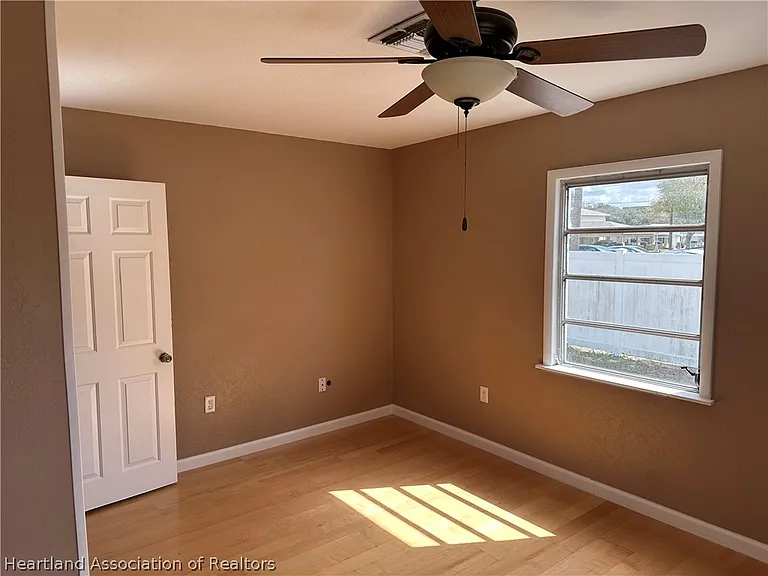 228 Magnolia Ave — Photo 8