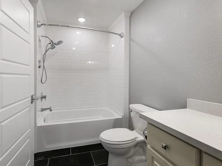 2401 Market St #101 — Photo 15
