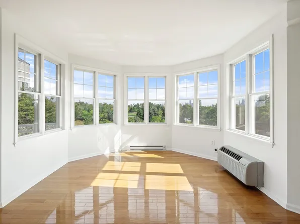 30 Freedom Way image 1 of 26