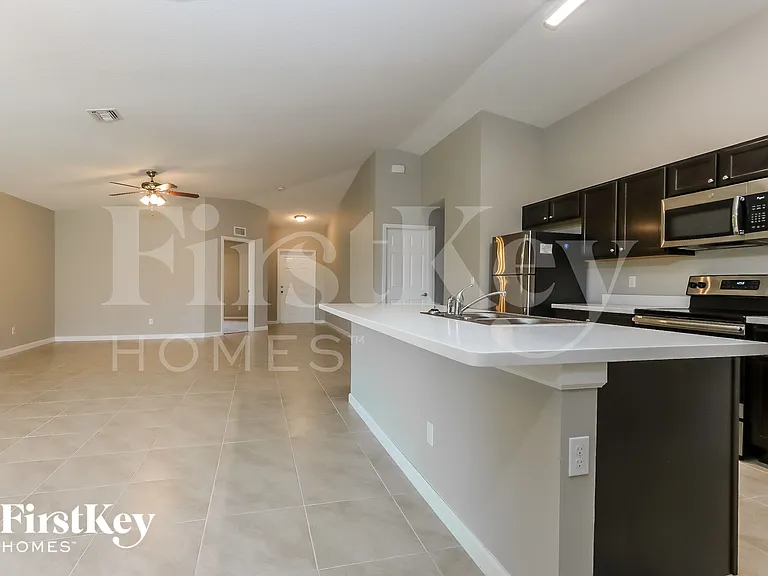 1426 SW Oriole Ln — Photo 5