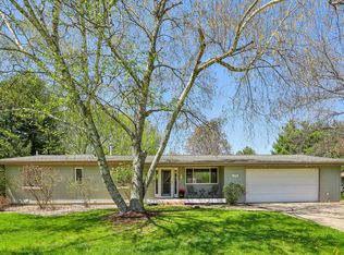 2075 Bonnie Ln, Stoughton, WI 53589