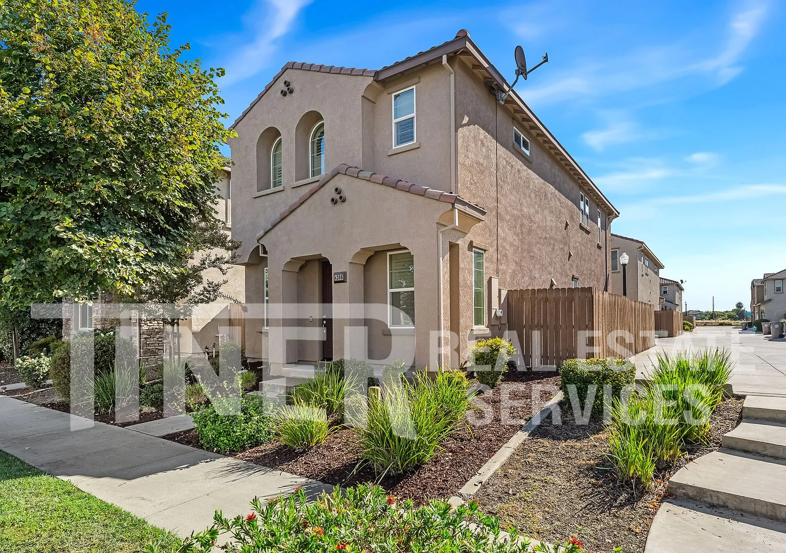 4306 Natomas Central Dr - Tier 2 - Spacious and Stylish North Natomas Home — Photo 1
