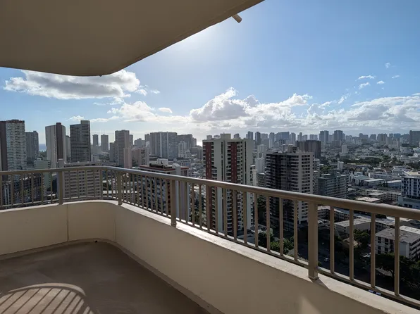 2825 S King St, Honolulu, HI