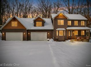 195 Corey Ln, Ortonville, MI 48462