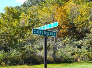 Singing Frog Holw, Lewisburg, WV 24901