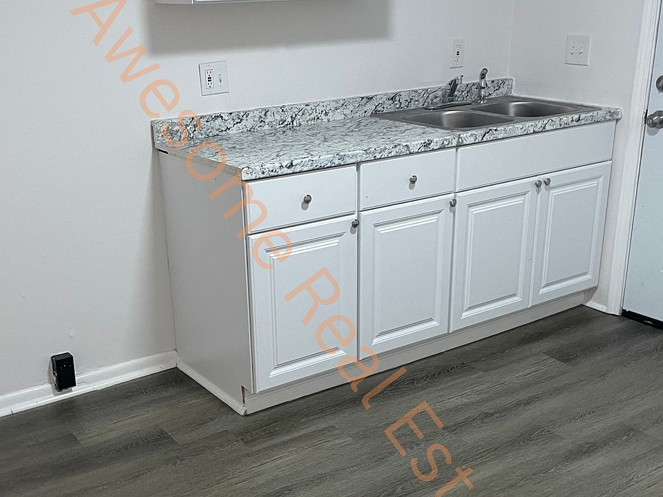 1st image of 219 W Kennedy Ave