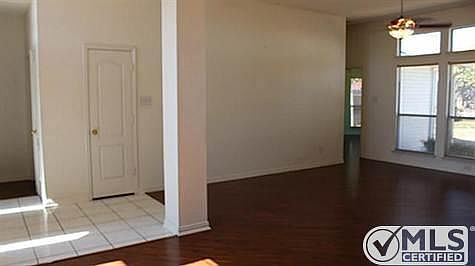 4th image of 709 Claridge Dr