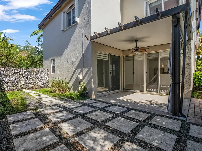 9002 SW 214th Ln — Photo 2
