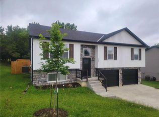 103 Newberry Ct, Knob Noster, MO 65336
