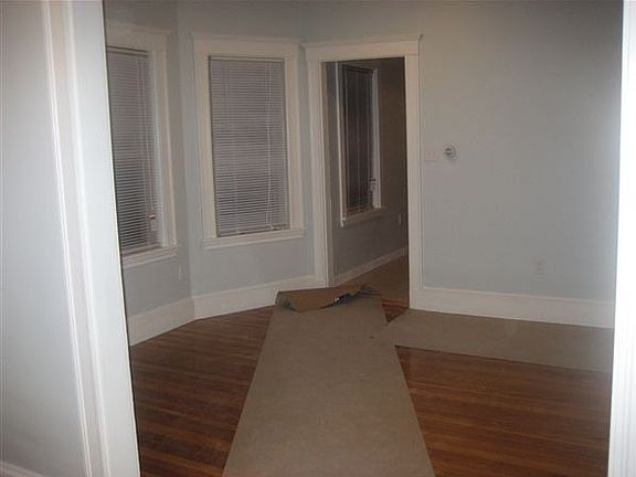 Unit 1 Dining room_pic 2