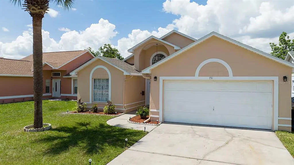 3 bed, 2.0 bath, 1344 sqft, $2,750 — Photo 3