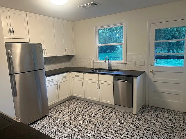 4411 Scenic Dr — Photo 2