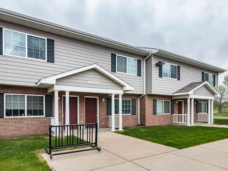 WestPointe Townhomes — Photo 18