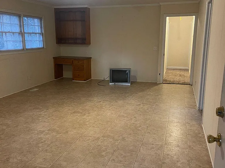 2124 Eveton Ln — Photo 4