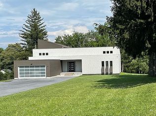 1899 Blue Barn Rd, Orefield, PA 18069